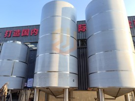 濟南龍8娛樂官方網站30到50噸啤酒廠設備清酒罐