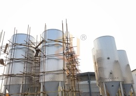 龍8娛樂官方網站60噸大型精釀啤酒廠設備發酵系統